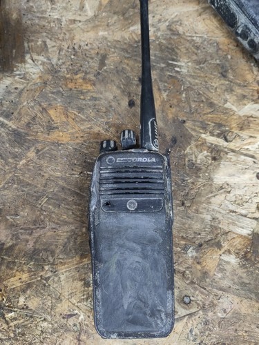 Motorola dp3400 uhf two - uhf, two-way